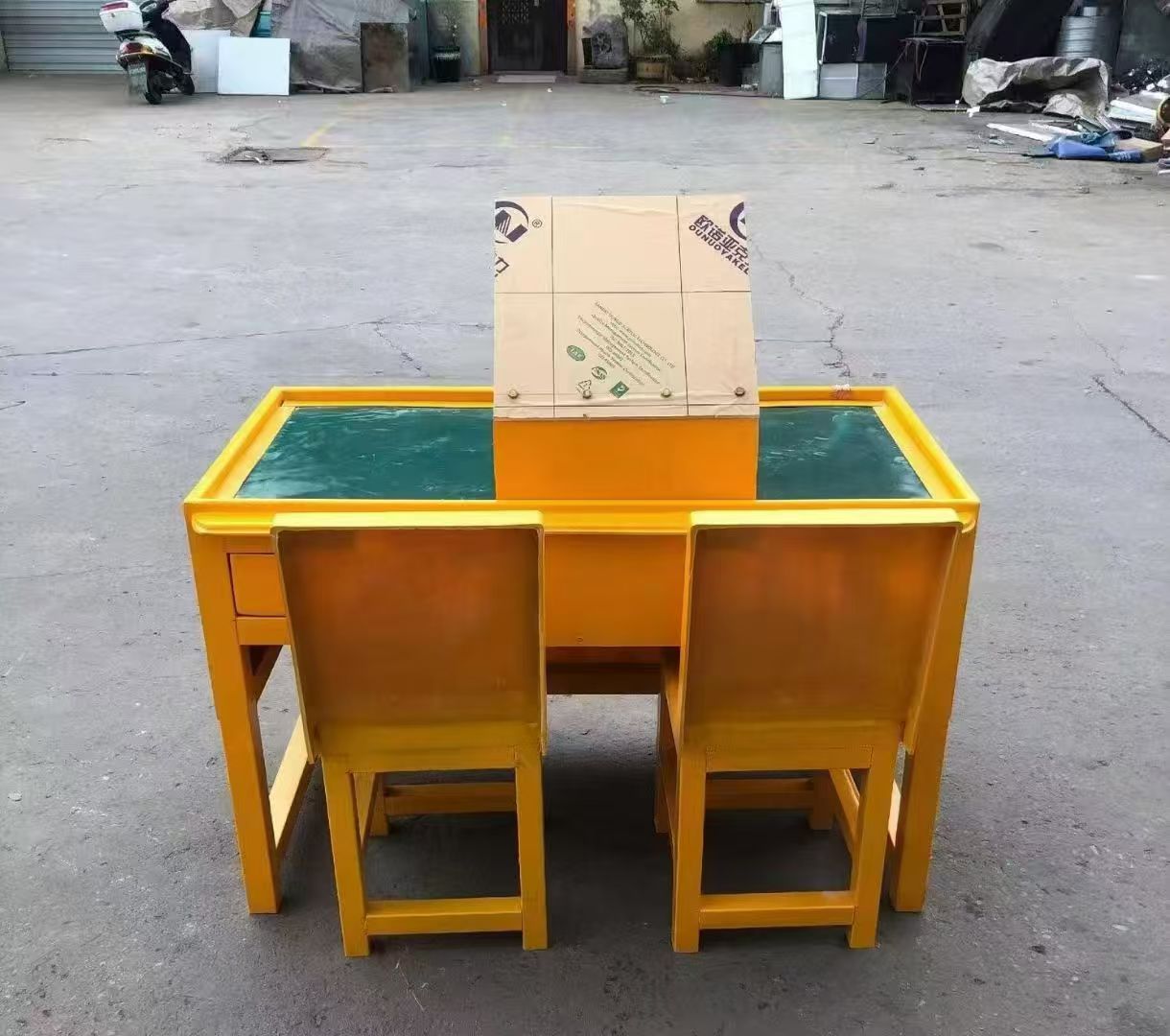 右江防静电导通桌井下煤矿火工品发放桌：危险品流转的安全守护者